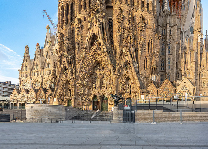 Remodelación de la calle Marina frente a la fachada del Nacimiento de la Sagrada Familia
