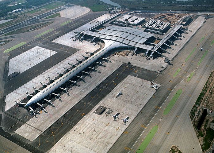 Obra civil de la plataforma sur estacionamiento de aeronaves, fase II, (lado norte), aeropuerto de Barcelona