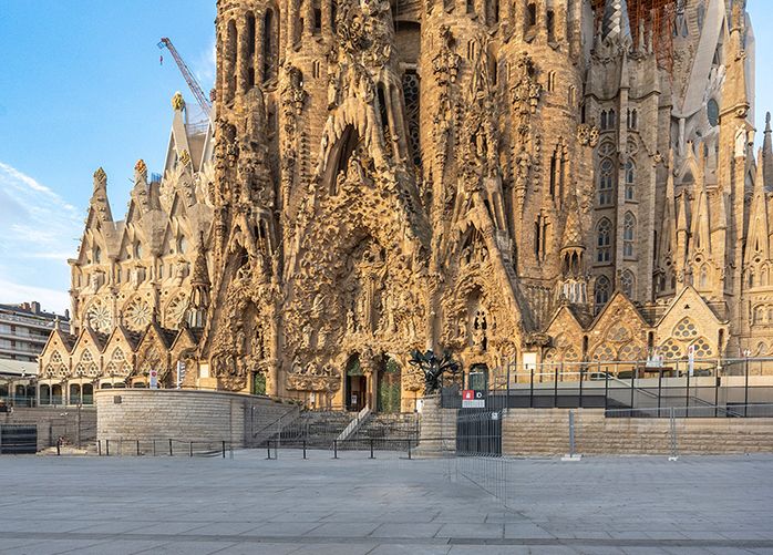 Remodelación de la calle Marina frente a la fachada del Nacimiento de la Sagrada Familia