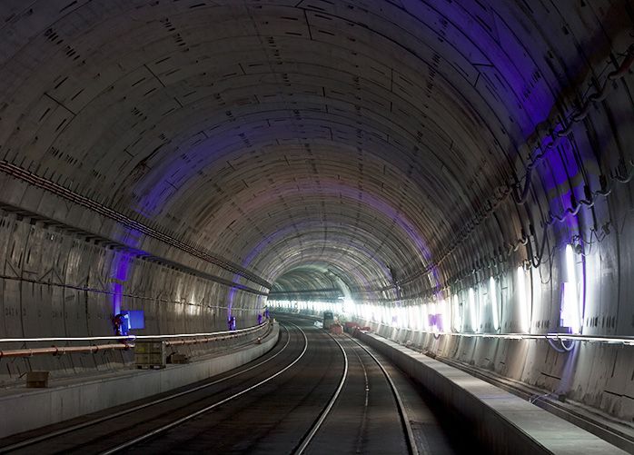 Plataforma y vía de conexión ferroviaria entre las estaciones de Atocha y Chamartín