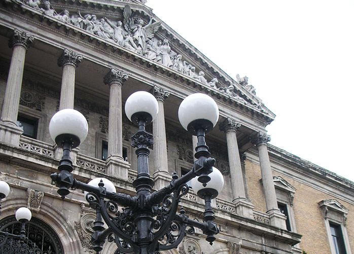 Consolidación de los elementos pétreos de la fachada exterior de la Biblioteca Nacional de España