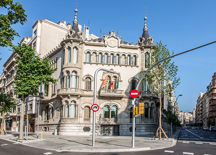Reurbanización de la calle Balmes tramos travessera de Gràcia