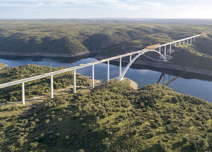 El mayor puente arco ferroviario de hormigón en España