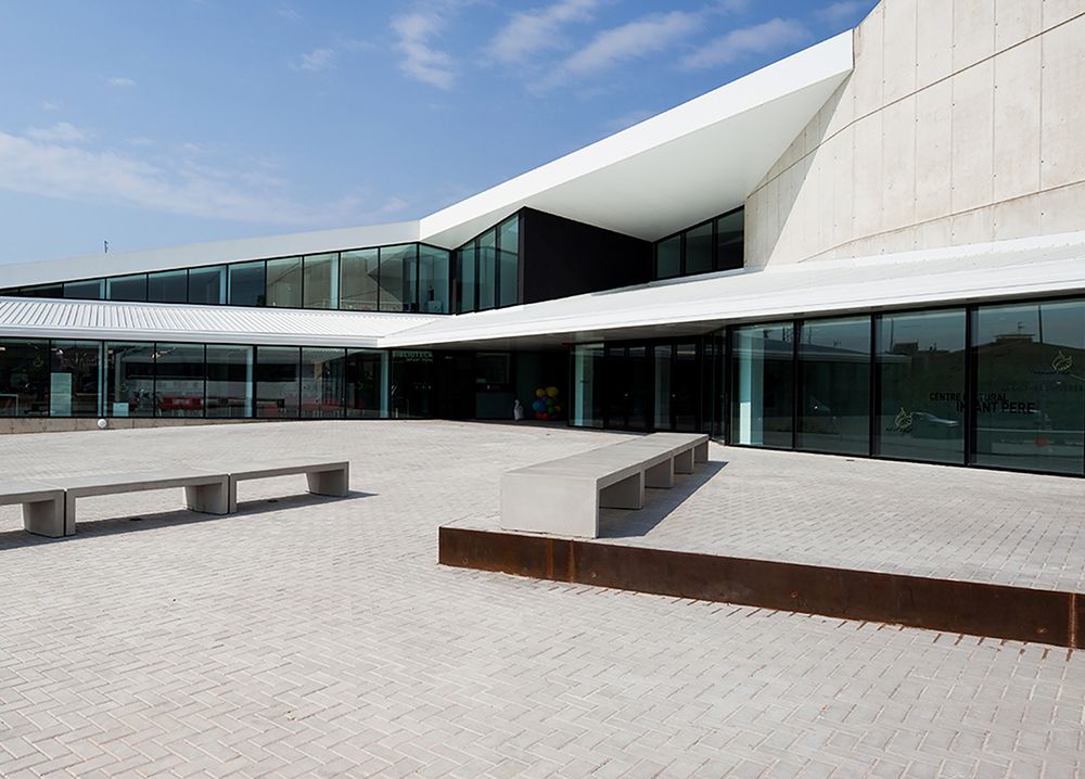 Auditorio, teatro y biblioteca en Vandellós